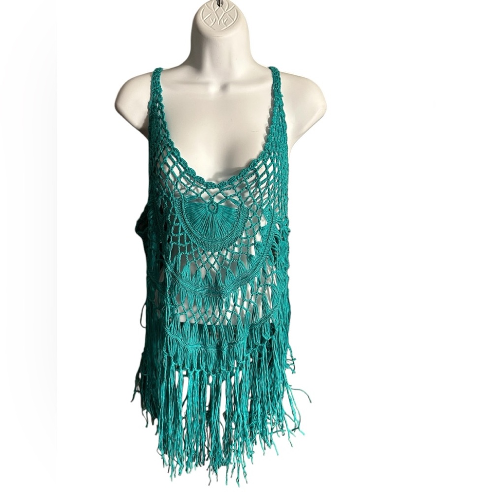 NWT.  Onesize Chic Teal Crochet Fringe Top. CL/BLK. 10